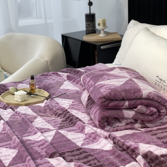 91家纺网 家纺一手货源 找家纺 缔缦 2022新款More design毛毯 兔绒毯 紫色