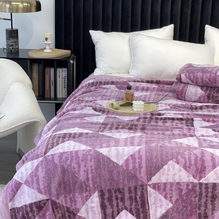 91家纺网 家纺一手货源 找家纺 缔缦 2022新款More design毛毯 兔绒毯 紫色