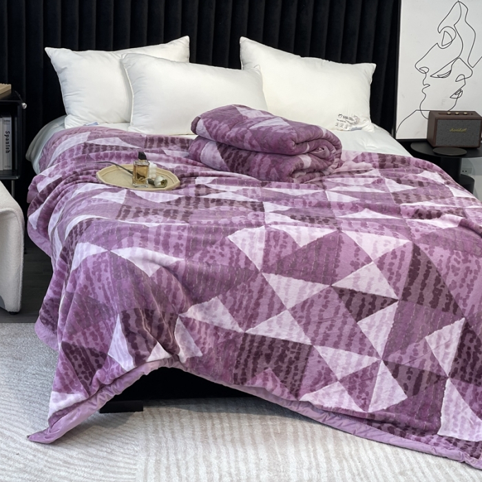 91家纺网 家纺一手货源 找家纺 缔缦 2022新款More design毛毯 兔绒毯 紫色