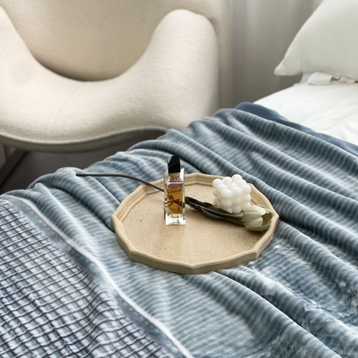 91家纺网 家纺一手货源 找家纺 缔缦 2022新款More design毛毯 云丝毯 top