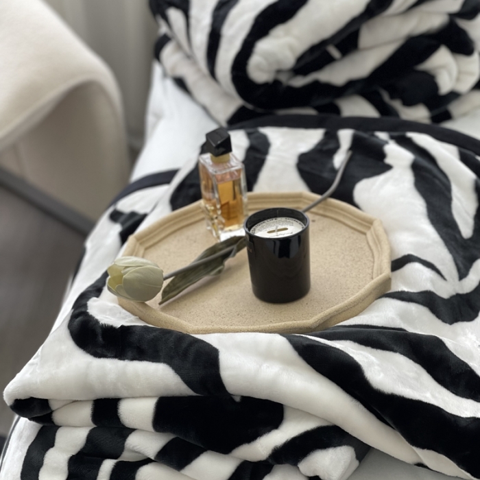 91家纺网 家纺一手货源 找家纺 缔缦 2022新款More design毛毯 云丝毯 斑马纹