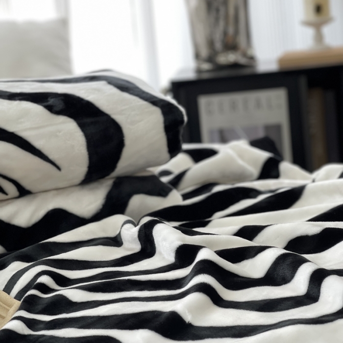 91家纺网 家纺一手货源 找家纺 缔缦 2022新款More design毛毯 云丝毯 斑马纹