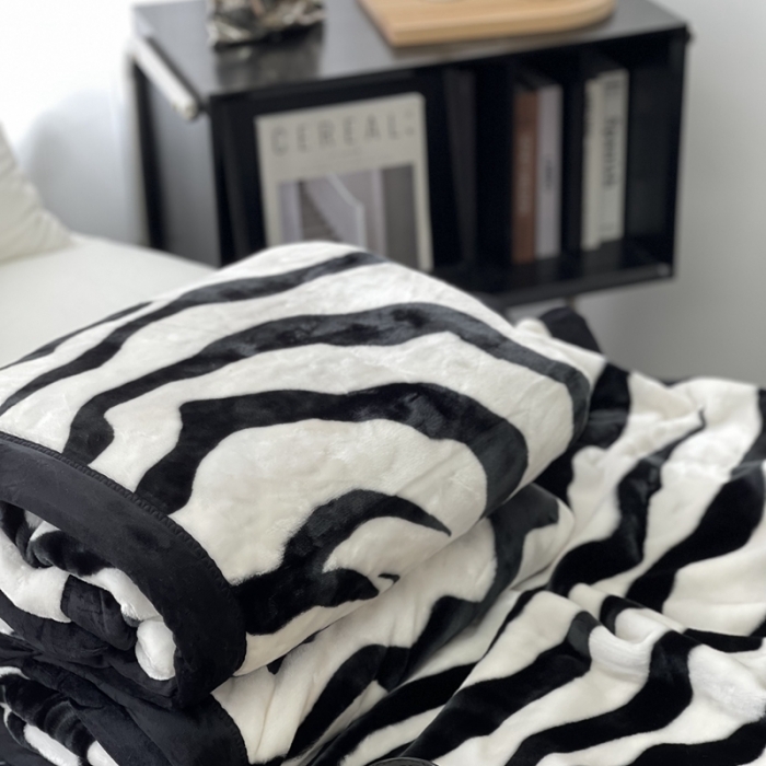 91家纺网 家纺一手货源 找家纺 缔缦 2022新款More design毛毯 云丝毯 斑马纹