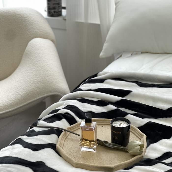 91家纺网 家纺一手货源 找家纺 缔缦 2022新款More design毛毯 云丝毯 斑马纹