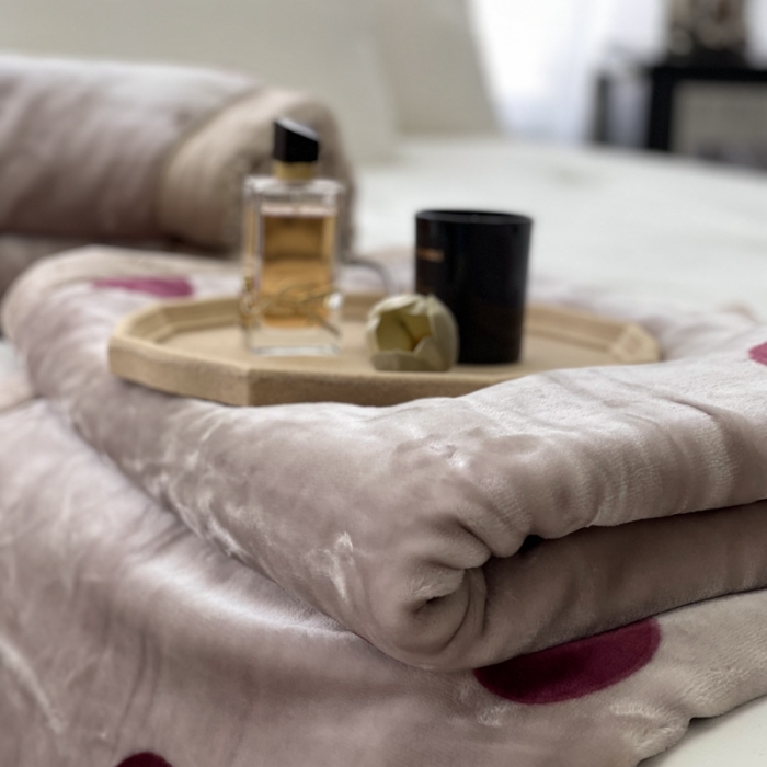 91家纺网 家纺一手货源 找家纺 缔缦 2022新款More design毛毯 云丝毯 大波点