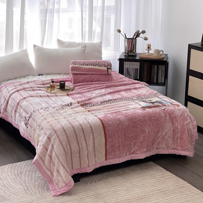 91家纺网 家纺一手货源 找家纺 缔缦 2022新款More design毛毯 云丝毯 粉色