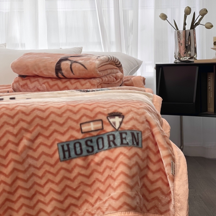 91家纺网 家纺一手货源 找家纺 缔缦 2022新款More design毛毯 云丝毯 橘粉色