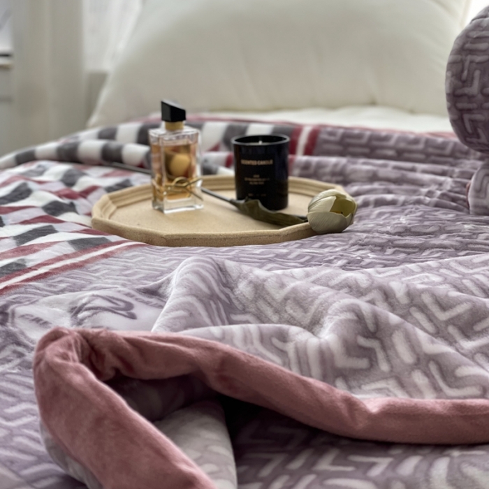 91家纺网 家纺一手货源 找家纺 缔缦 2022新款More design毛毯 云丝毯 菱格