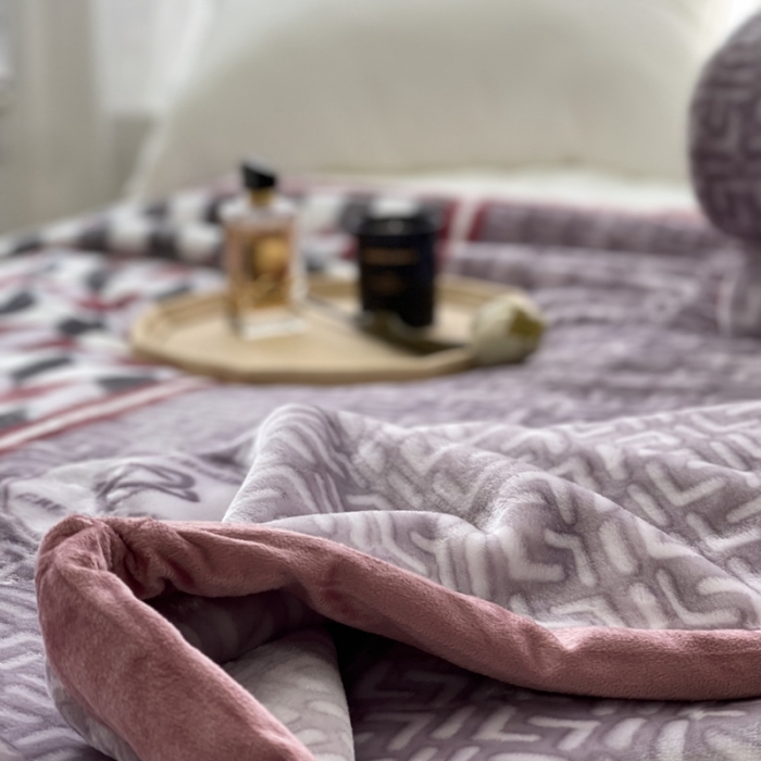 91家纺网 家纺一手货源 找家纺 缔缦 2022新款More design毛毯 云丝毯 菱格