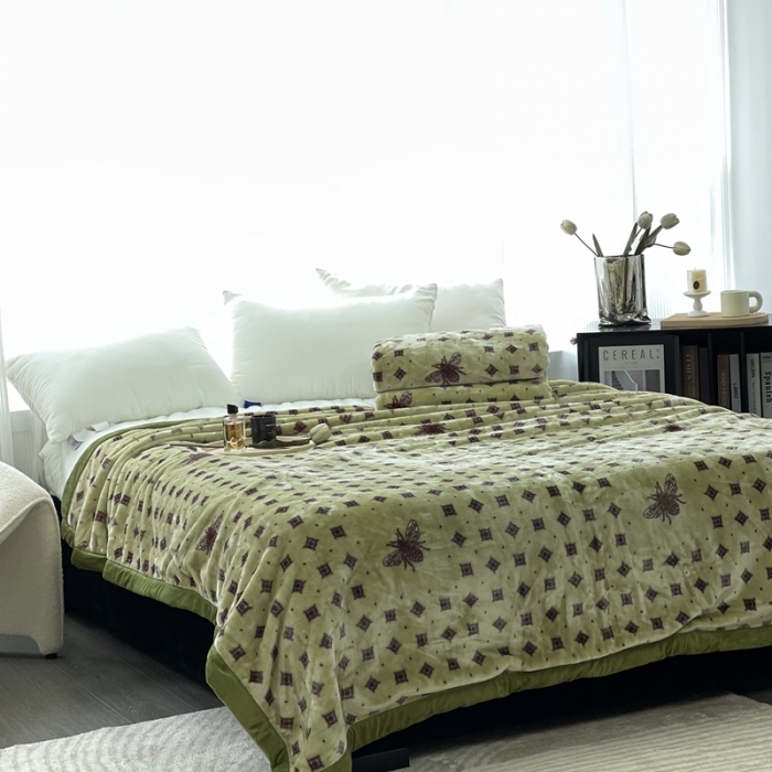 91家纺网 家纺一手货源 找家纺 缔缦 2022新款More design毛毯 云丝毯 绿色