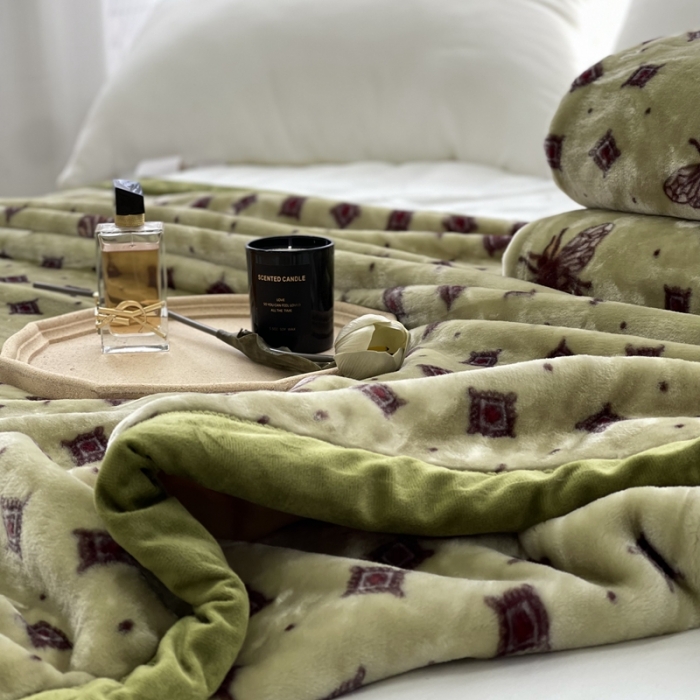 91家纺网 家纺一手货源 找家纺 缔缦 2022新款More design毛毯 云丝毯 绿色