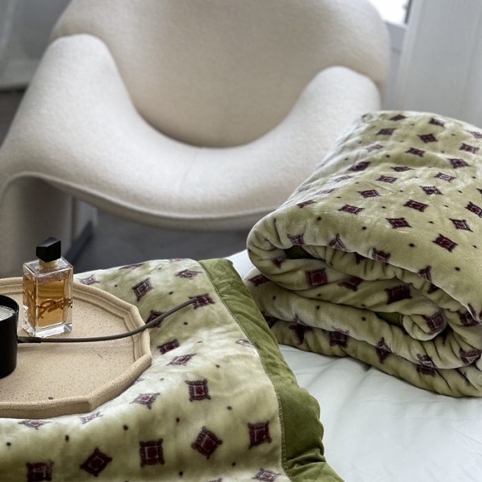 91家纺网 家纺一手货源 找家纺 缔缦 2022新款More design毛毯 云丝毯 绿色