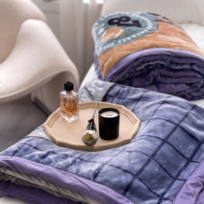 91家纺网 家纺一手货源 找家纺 缔缦 2022新款More design毛毯 云丝毯 英伦蓝