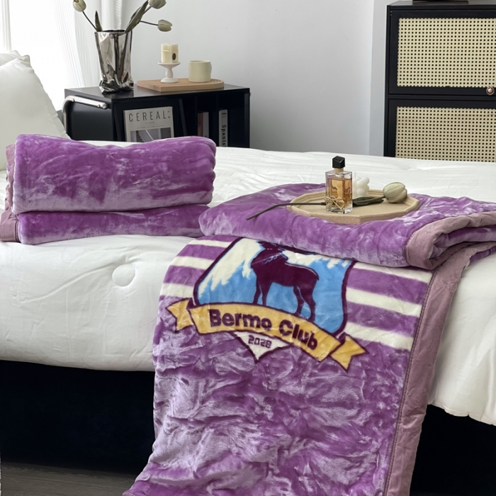 91家纺网 家纺一手货源 找家纺 缔缦 2022新款More design毛毯 云丝毯 紫色