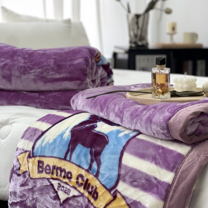 91家纺网 家纺一手货源 找家纺 缔缦 2022新款More design毛毯 云丝毯 紫色