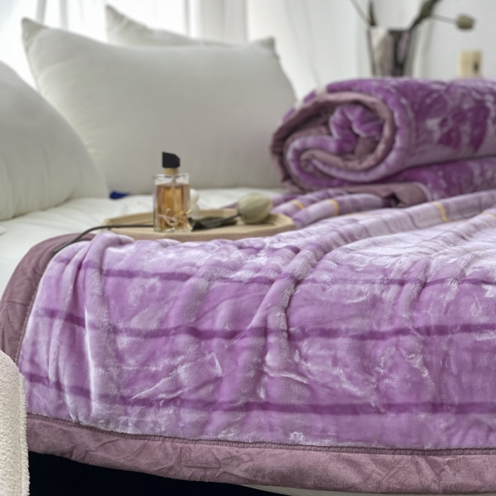 91家纺网 家纺一手货源 找家纺 缔缦 2022新款More design毛毯 云丝毯 紫色