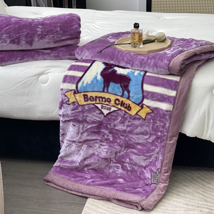 91家纺网 家纺一手货源 找家纺 缔缦 2022新款More design毛毯 云丝毯 紫色