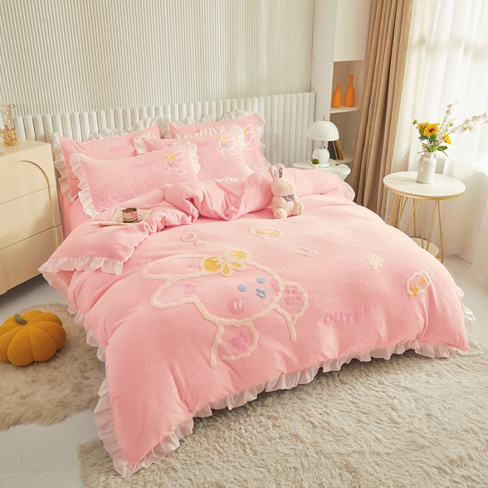 91家纺网 家纺一手货源 找家纺 总泉欣2024新款牛奶绒卡通毛巾绣福兔系列四件套（专版花型）