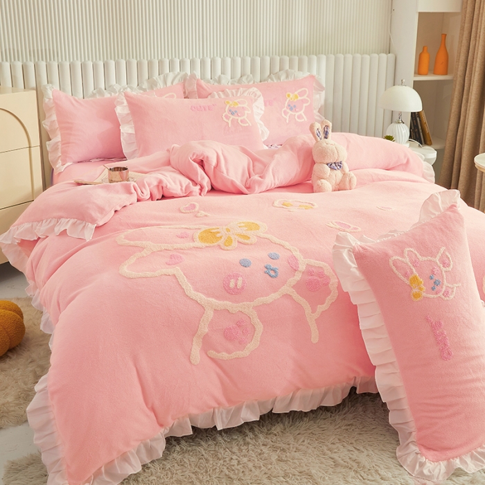 91家纺网 家纺一手货源 找家纺 泉欣新款牛奶绒卡通毛巾绣福兔系列四件套（专版花型） 福兔-粉