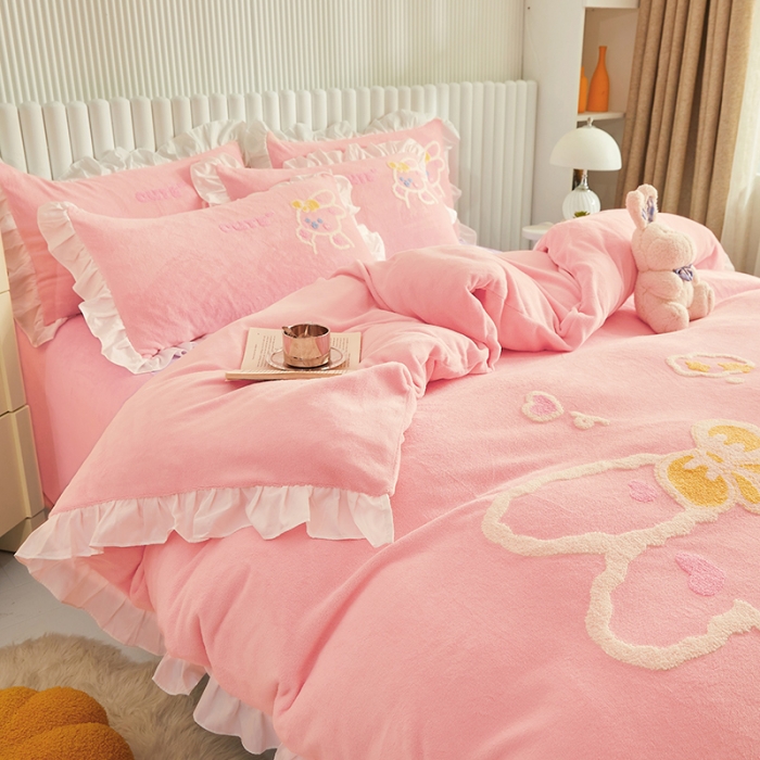 91家纺网 家纺一手货源 找家纺 泉欣新款牛奶绒卡通毛巾绣福兔系列四件套（专版花型） 福兔-粉