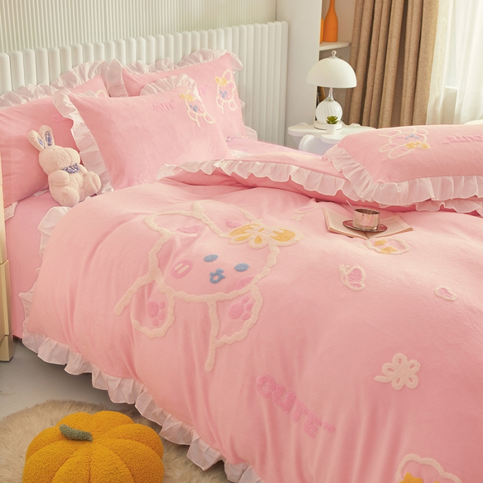 91家纺网 家纺一手货源 找家纺 泉欣新款牛奶绒卡通毛巾绣福兔系列四件套（专版花型） 福兔-粉