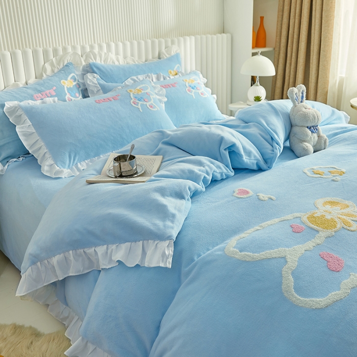 91家纺网 家纺一手货源 找家纺 泉欣新款牛奶绒卡通毛巾绣福兔系列四件套（专版花型） 福兔-蓝