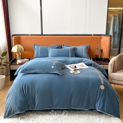 91家纺网 家纺一手货源 找家纺 嗯呢 2023新款A类高克重轻奢刺绣婴儿绒四件套 雾兰