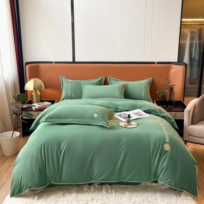 91家纺网 家纺一手货源 找家纺 嗯呢 2023新款A类高克重轻奢刺绣婴儿绒四件套 抹茶绿