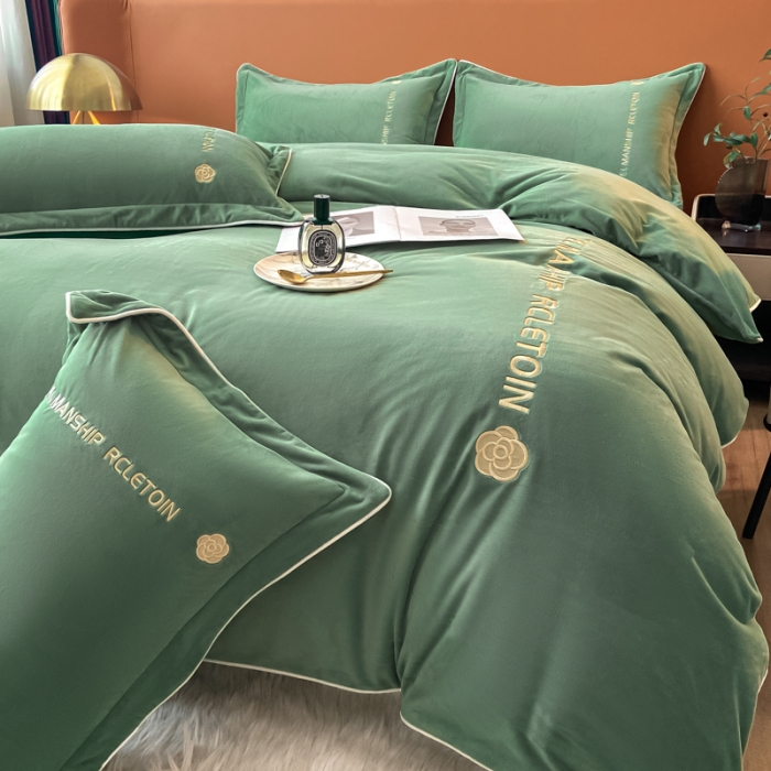 91家纺网 家纺一手货源 找家纺 嗯呢 2023新款A类高克重轻奢刺绣婴儿绒四件套 抹茶绿