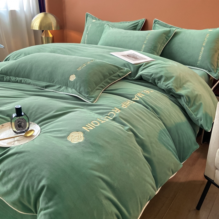 91家纺网 家纺一手货源 找家纺 嗯呢 2023新款A类高克重轻奢刺绣婴儿绒四件套 抹茶绿