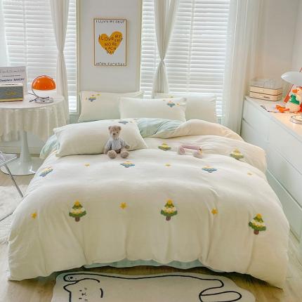 91家纺网 家纺一手货源 找家纺 总麦朵2022新款毛巾绣牛奶绒四件套格子双拼法莱水晶四件套