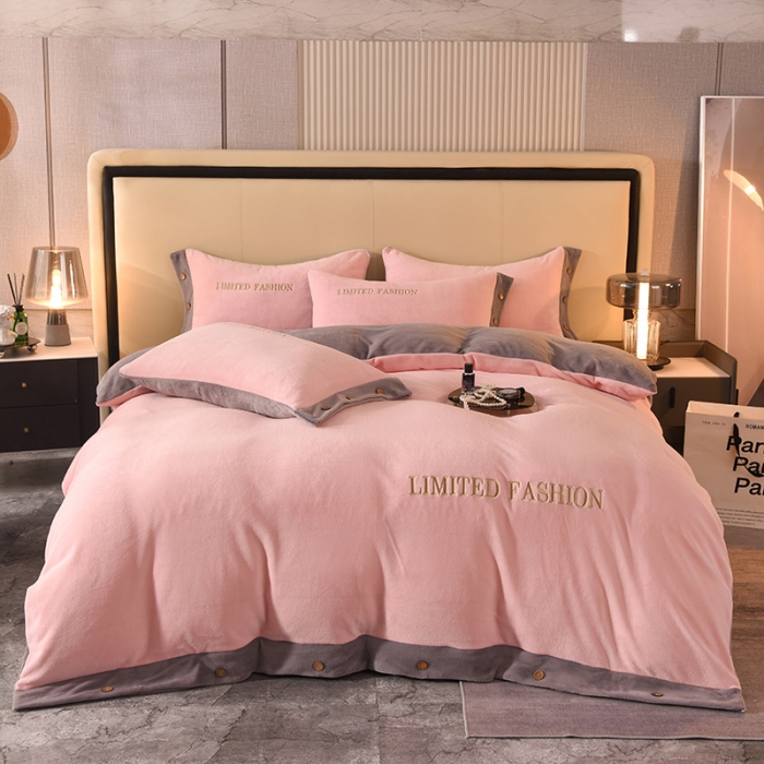 91家纺网 家纺一手货源 找家纺 欧冠 2022秋冬新款高端刺绣牛奶绒四件套 粉-灰