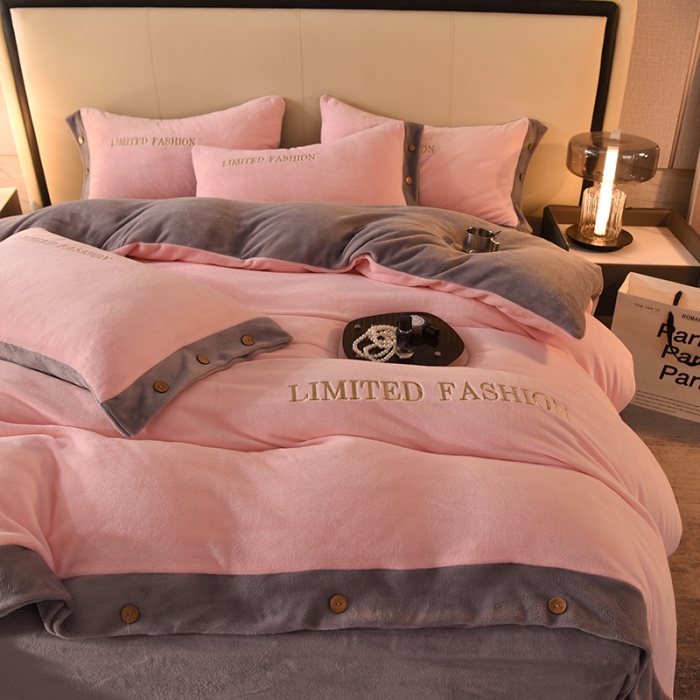 91家纺网 家纺一手货源 找家纺 欧冠 2022秋冬新款高端刺绣牛奶绒四件套 粉-灰