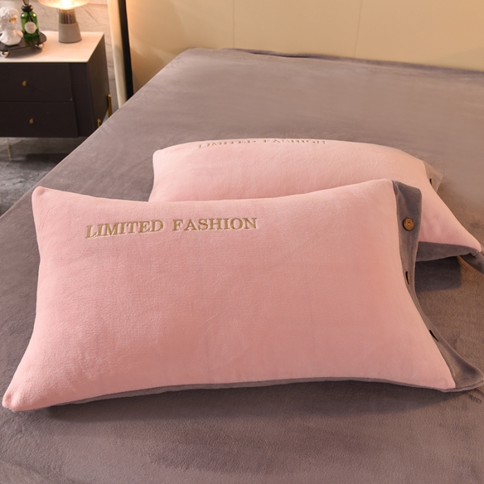 91家纺网 家纺一手货源 找家纺 欧冠 2022秋冬新款高端刺绣牛奶绒四件套 粉-灰