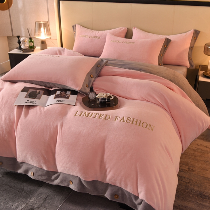 91家纺网 家纺一手货源 找家纺 欧冠 2022秋冬新款高端刺绣牛奶绒四件套 粉-灰