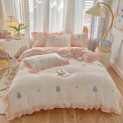 91家纺网 家纺一手货源 找家纺 总芯贝儿新款小清新花边绣花加厚牛奶绒保暖四件套法莱宝宝绒被套
