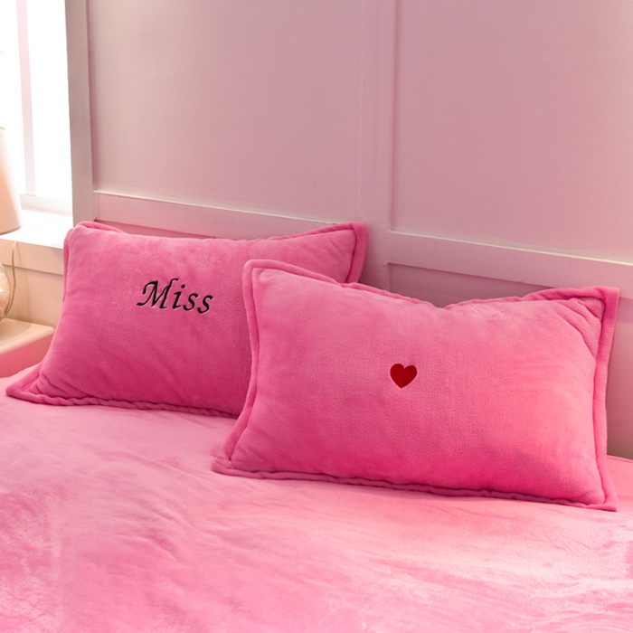 91家纺网 家纺一手货源 找家纺 简爱 2025保暖双面绒法莱绒刺绣四件套-S款MISS系列 绒miss-粉红