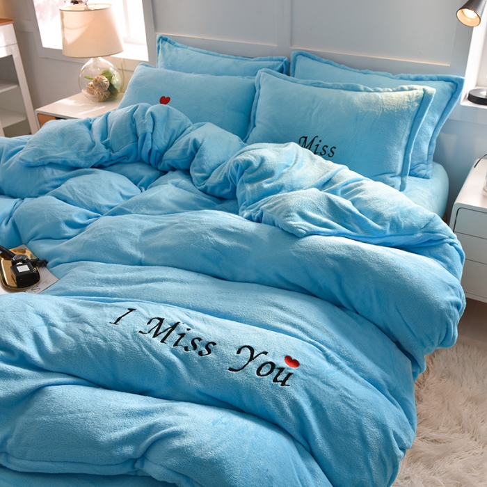 91家纺网 家纺一手货源 找家纺 简爱 2025保暖双面绒法莱绒刺绣四件套-S款MISS系列 绒miss-湖蓝