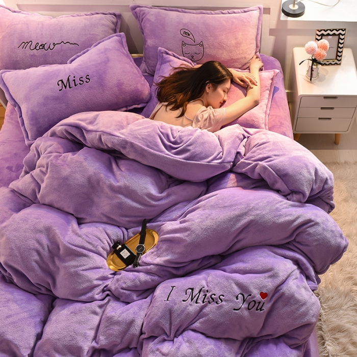 91家纺网 家纺一手货源 找家纺 简爱 2025保暖双面绒法莱绒刺绣四件套-S款MISS系列 绒miss-浅紫