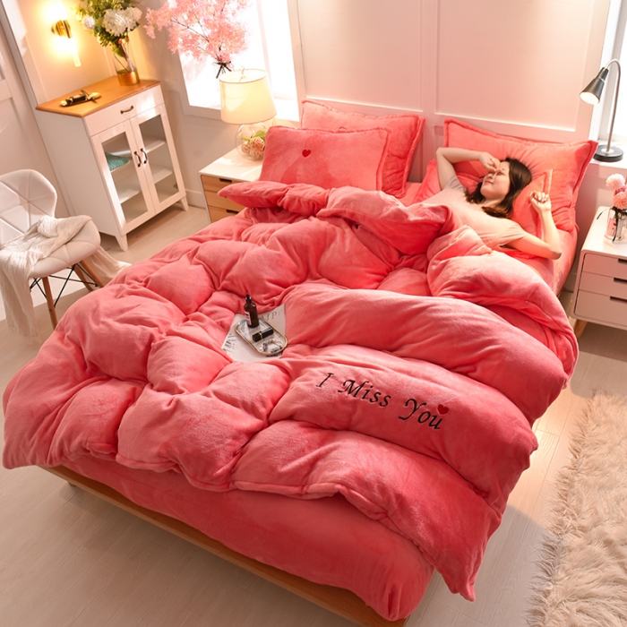 91家纺网 家纺一手货源 找家纺 简爱 2025保暖双面绒法莱绒刺绣四件套-S款MISS系列 绒miss-夕阳红