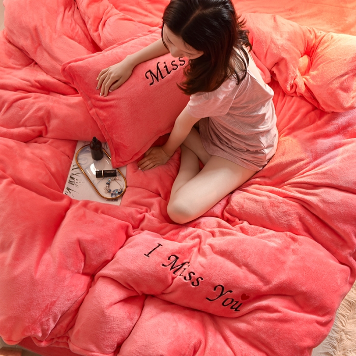 91家纺网 家纺一手货源 找家纺 简爱 2025保暖双面绒法莱绒刺绣四件套-S款MISS系列 绒miss-夕阳红