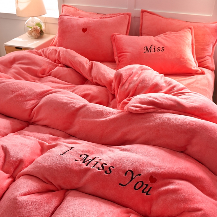 91家纺网 家纺一手货源 找家纺 简爱 2025保暖双面绒法莱绒刺绣四件套-S款MISS系列 绒miss-夕阳红