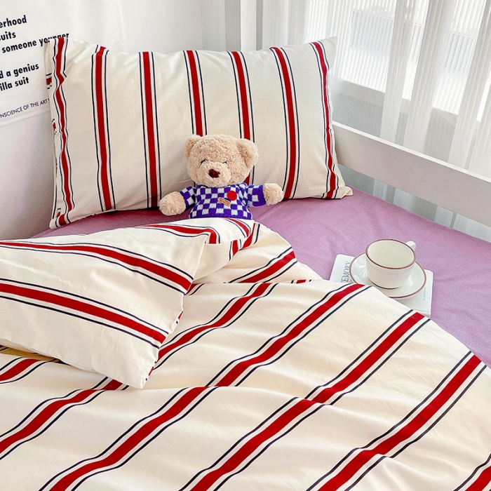 91家纺网 家纺一手货源 找家纺 昔可 2022新款开学季全棉卡通印花学生三件套 红竖条