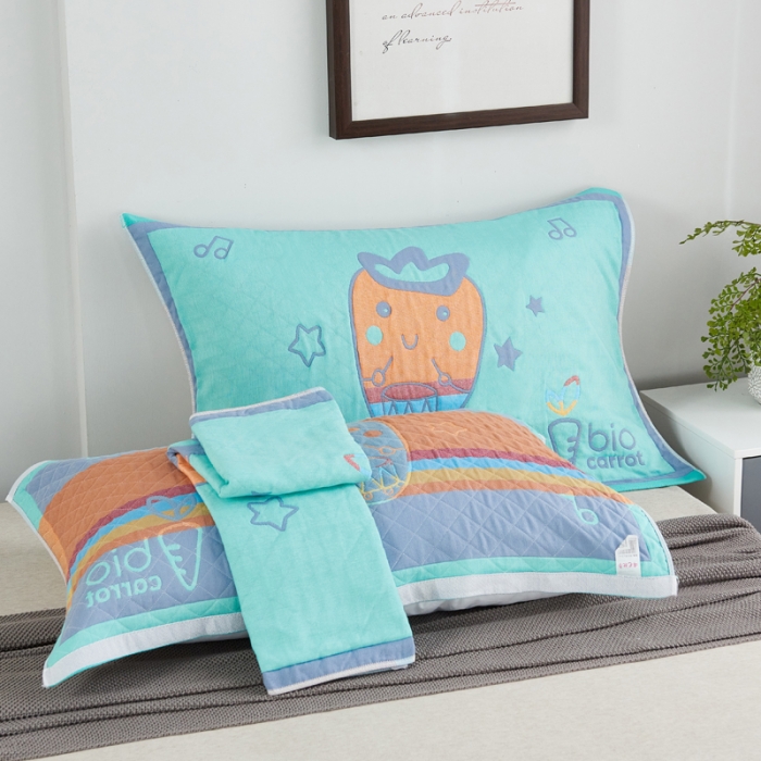 91家纺网 家纺一手货源 找家纺 朴尔2022新款年彩色糖果系列纯棉三层纱布枕巾（一对装） 调皮胡萝卜绿