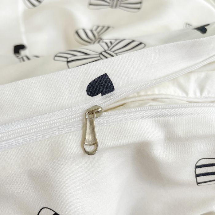 91家纺网 家纺一手货源 找家纺 昔可 2022新款开学季全棉卡通印花学生三件套 黑白爱心蝴蝶结