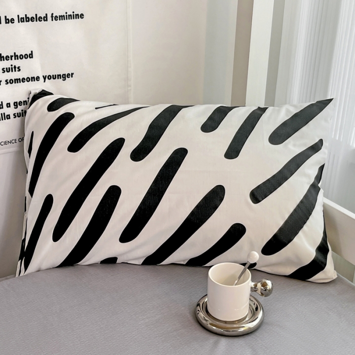 91家纺网 家纺一手货源 找家纺 昔可 2022新款开学季全棉卡通印花学生三件套 黑白斑马条