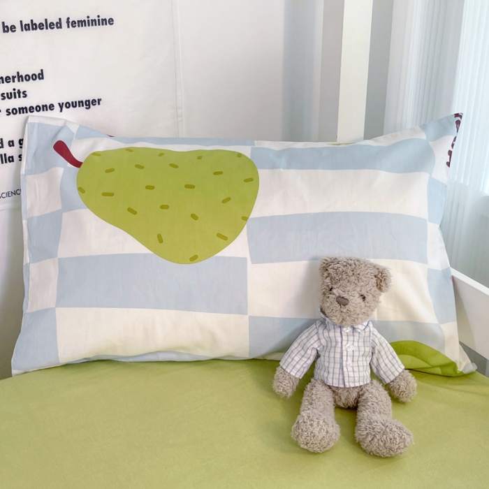 91家纺网 家纺一手货源 找家纺 昔可 2022新款开学季全棉卡通印花学生三件套 蓝棋盘绿果