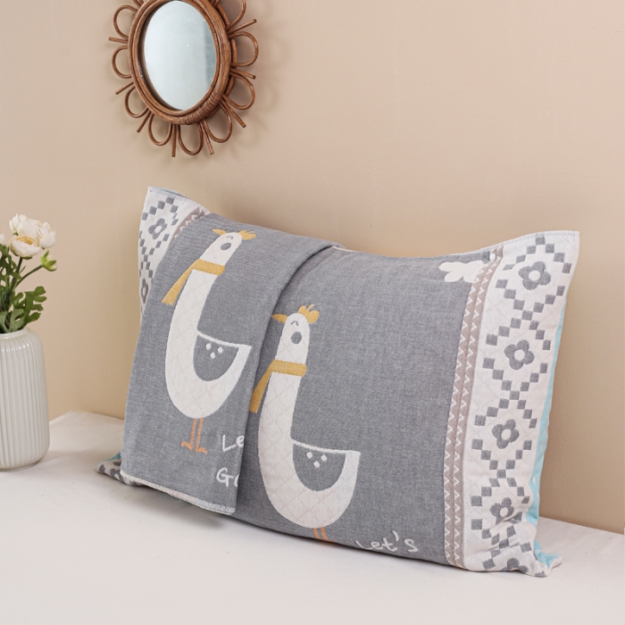 91家纺网 家纺一手货源 找家纺 朴尔2022新款防滑半包按扣固定式全棉四层纱布枕巾（一对装） 围脖萌鸡灰