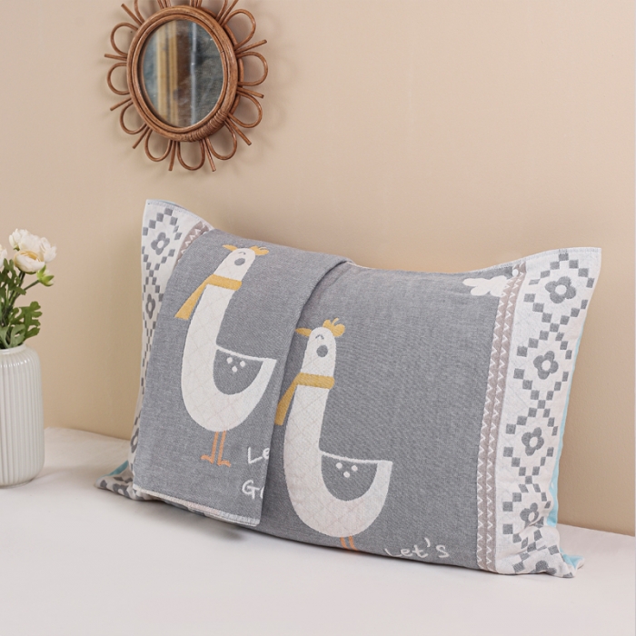 91家纺网 家纺一手货源 找家纺 朴尔2022新款防滑半包按扣固定式全棉四层纱布枕巾（一对装） 围脖萌鸡灰