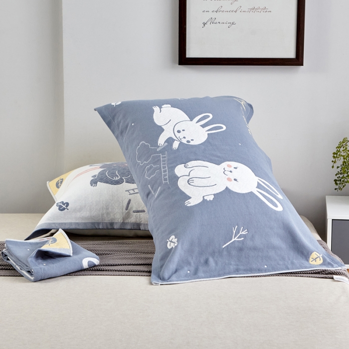 91家纺网 家纺一手货源 找家纺 朴尔2022新款朴尔纯色全棉三层定位枕巾（一对装） 乖乖小兔浅蓝